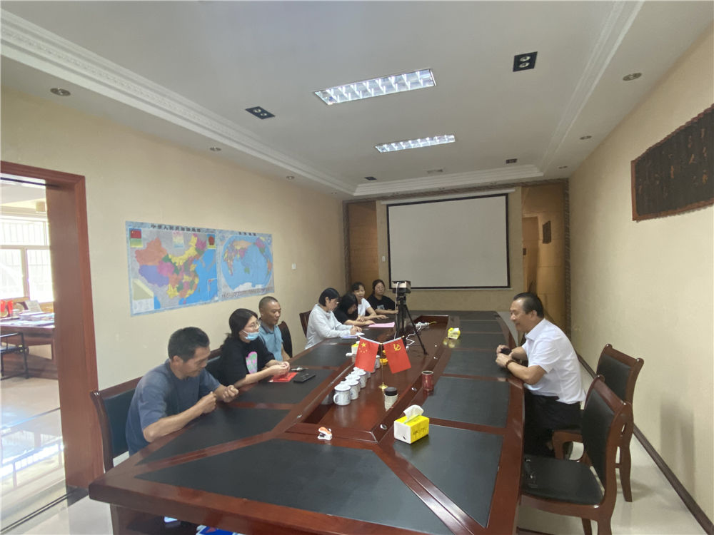 “關(guān)愛員工，情系學(xué)子”易順公司董事長(zhǎng)為員工子女發(fā)放助學(xué)金