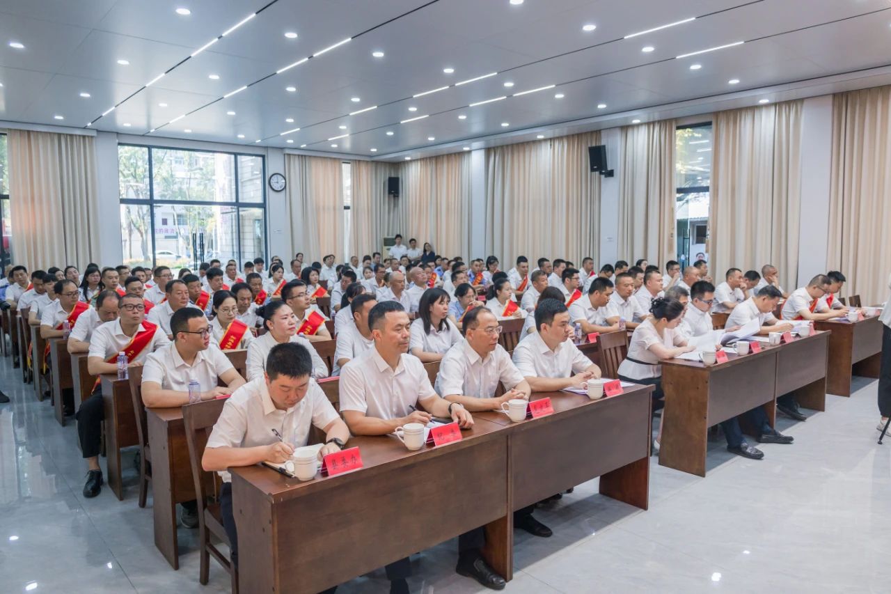 喜報！易順建工集團與總經(jīng)理李晉恒雙雙榮獲松溪縣“6·9”極端暴雨洪澇災害防御優(yōu)秀表彰。