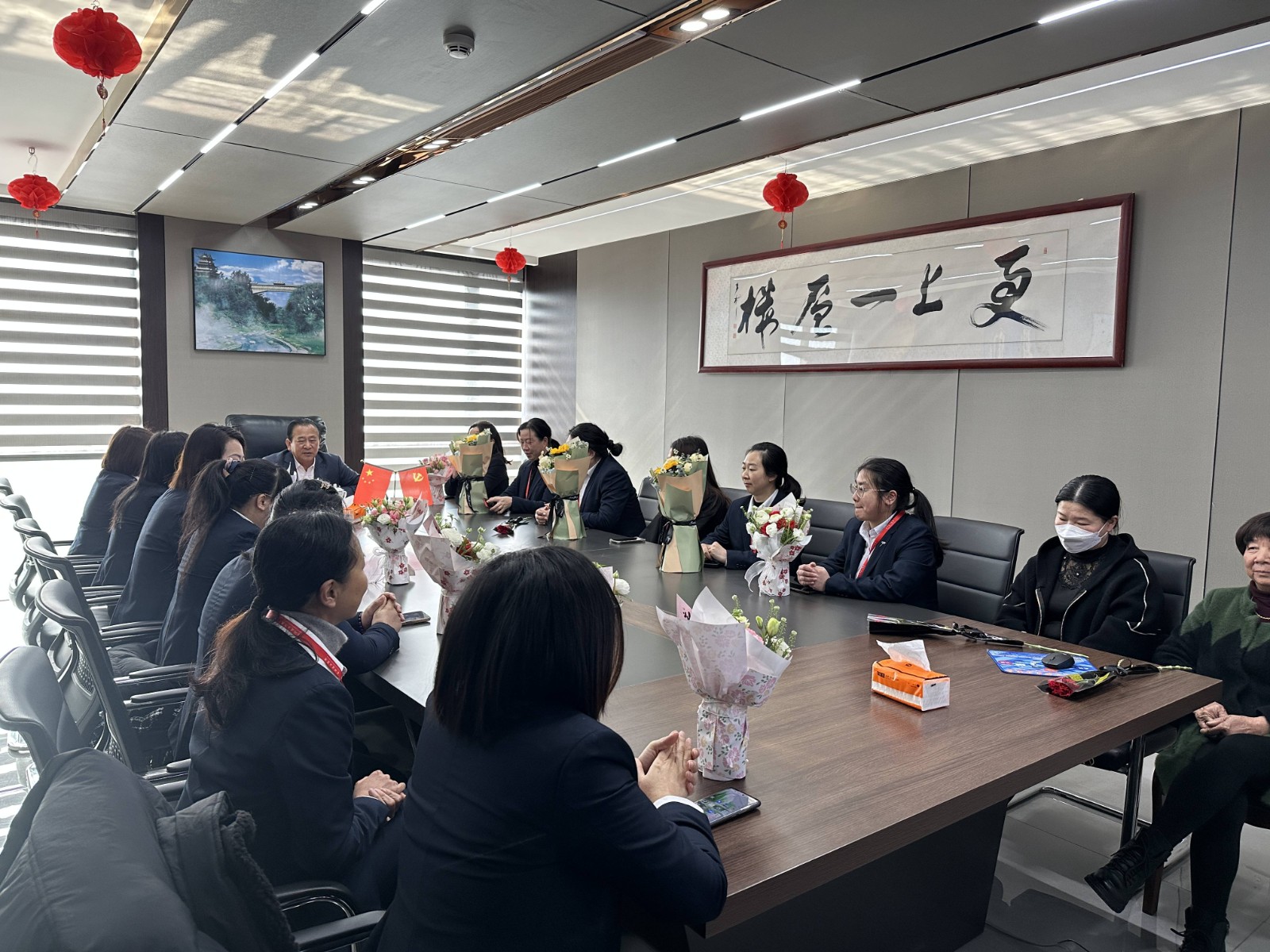 “同心協(xié)力 乘風(fēng)破浪 巾幗力量，再創(chuàng)輝煌”易順建工集團(tuán)舉行婦女節(jié)慶祝大會(huì)