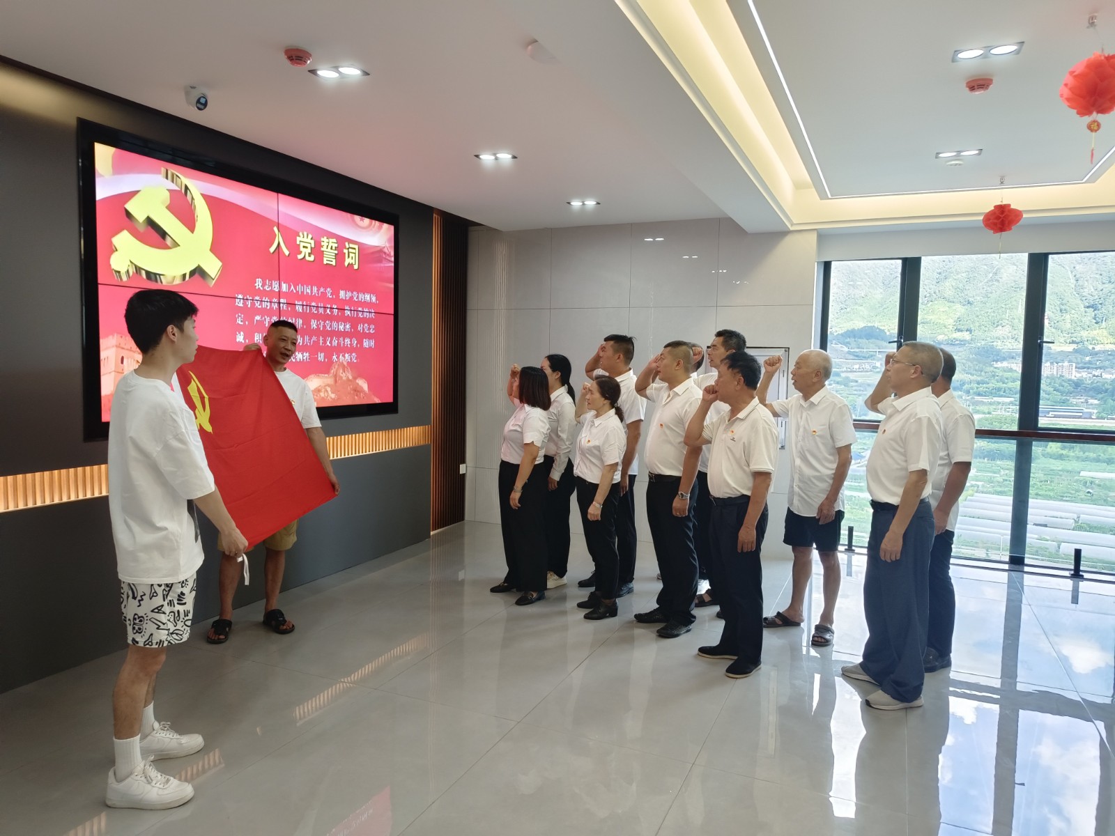 易順建工集團(tuán)有限公司黨支部召開(kāi)深入貫徹中央八項(xiàng)規(guī)定精神學(xué)習(xí)教育會(huì)暨“七一”專(zhuān)題黨課